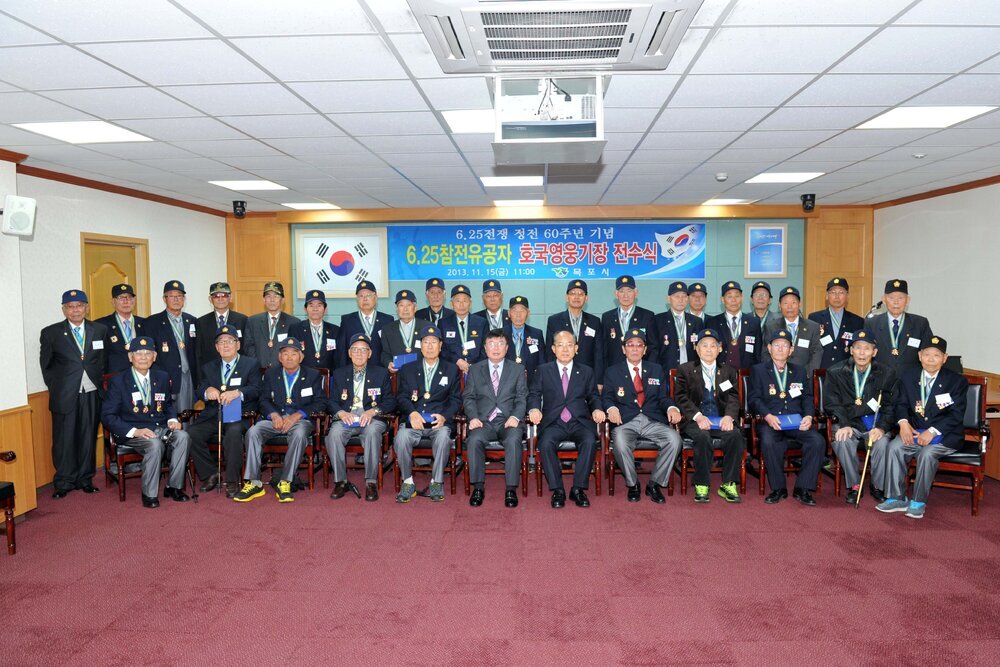6,25참전유공자호국영웅기장전수식08(2013,11,15,상황실).jpg