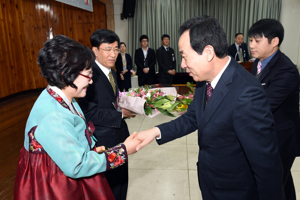 2015하반기정퇴직공무원정부포상전수식15(2015,12,29,회의실).jpg
