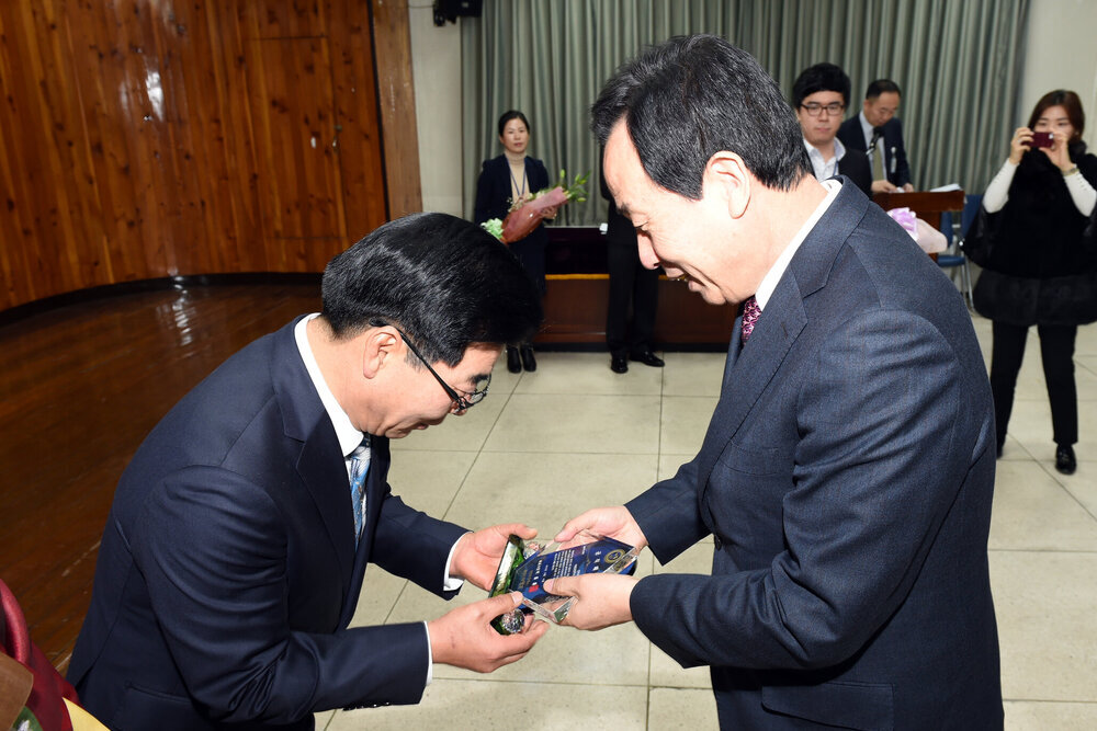 2015하반기정퇴직공무원정부포상전수식24(2015,12,29,회의실).jpg
