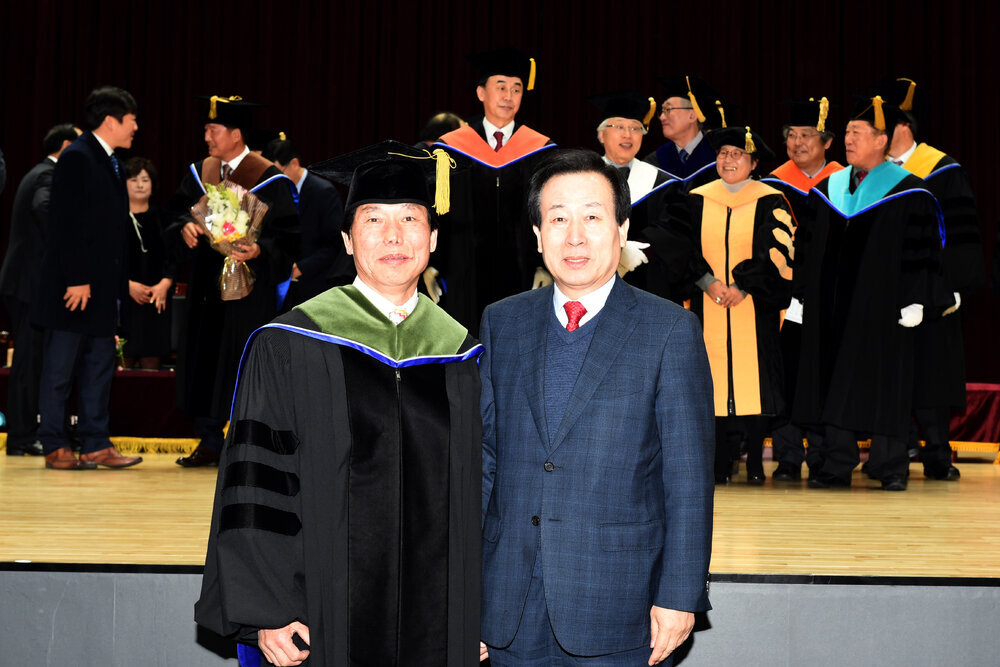 2016학년도전기학위수여식및이재정진우전자대표이사명예박사학위수여식08(2017,2,22,목포대).jpg
