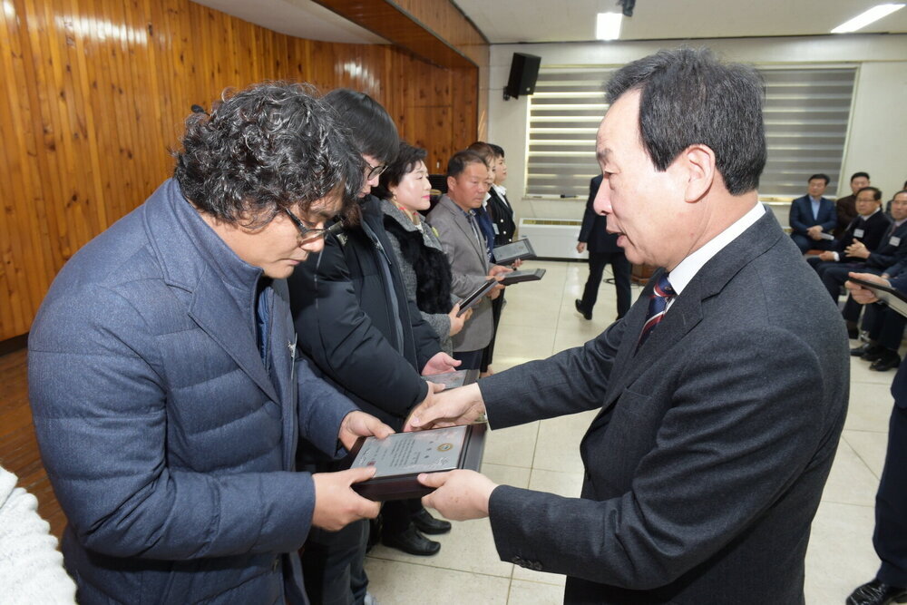 박홍률 목포시장 표창패 전달.