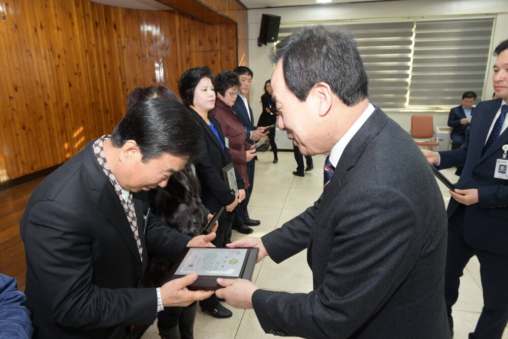 박홍률 목포시장 표창패 전달.
