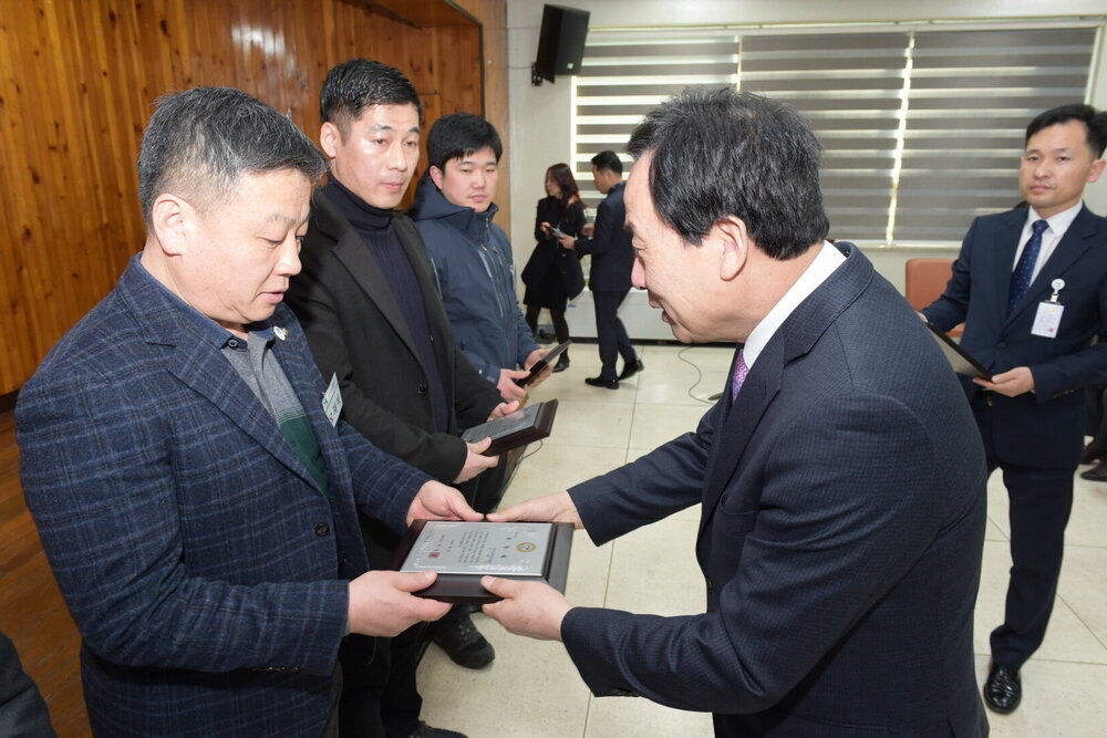박홍률 목포시장 시정유공자 시상.