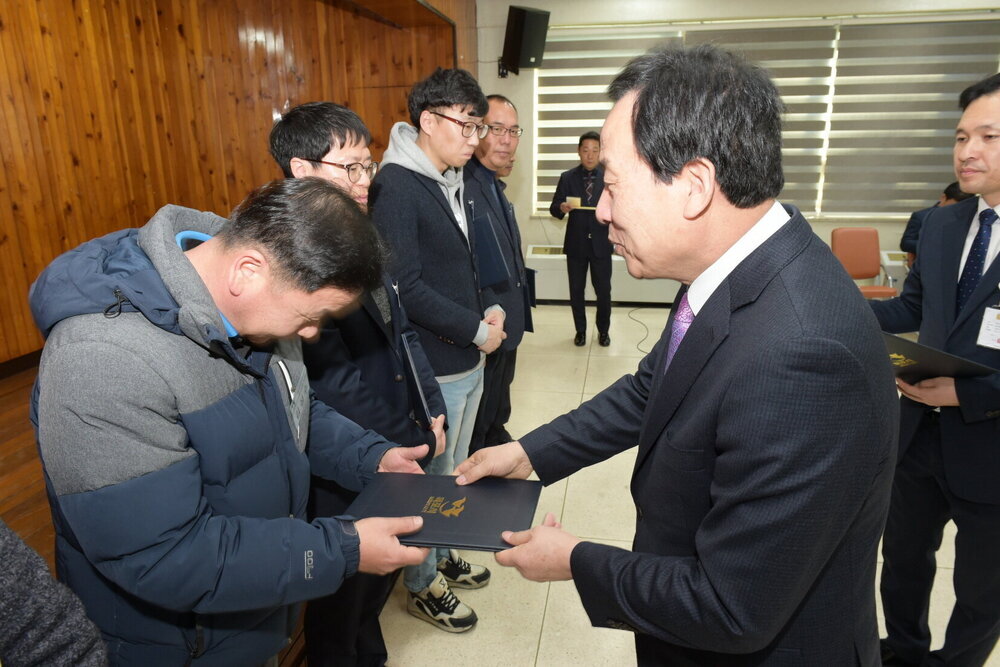 박홍률 목포시장 시정유공자 시상.