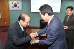 민족통일구미시협의회원목포방문01(2014,11,12,상황실).jpg