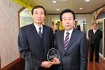 목포장학재단이사장사무국장감사패전달04(2015,2,25,양을산음식점).jpg